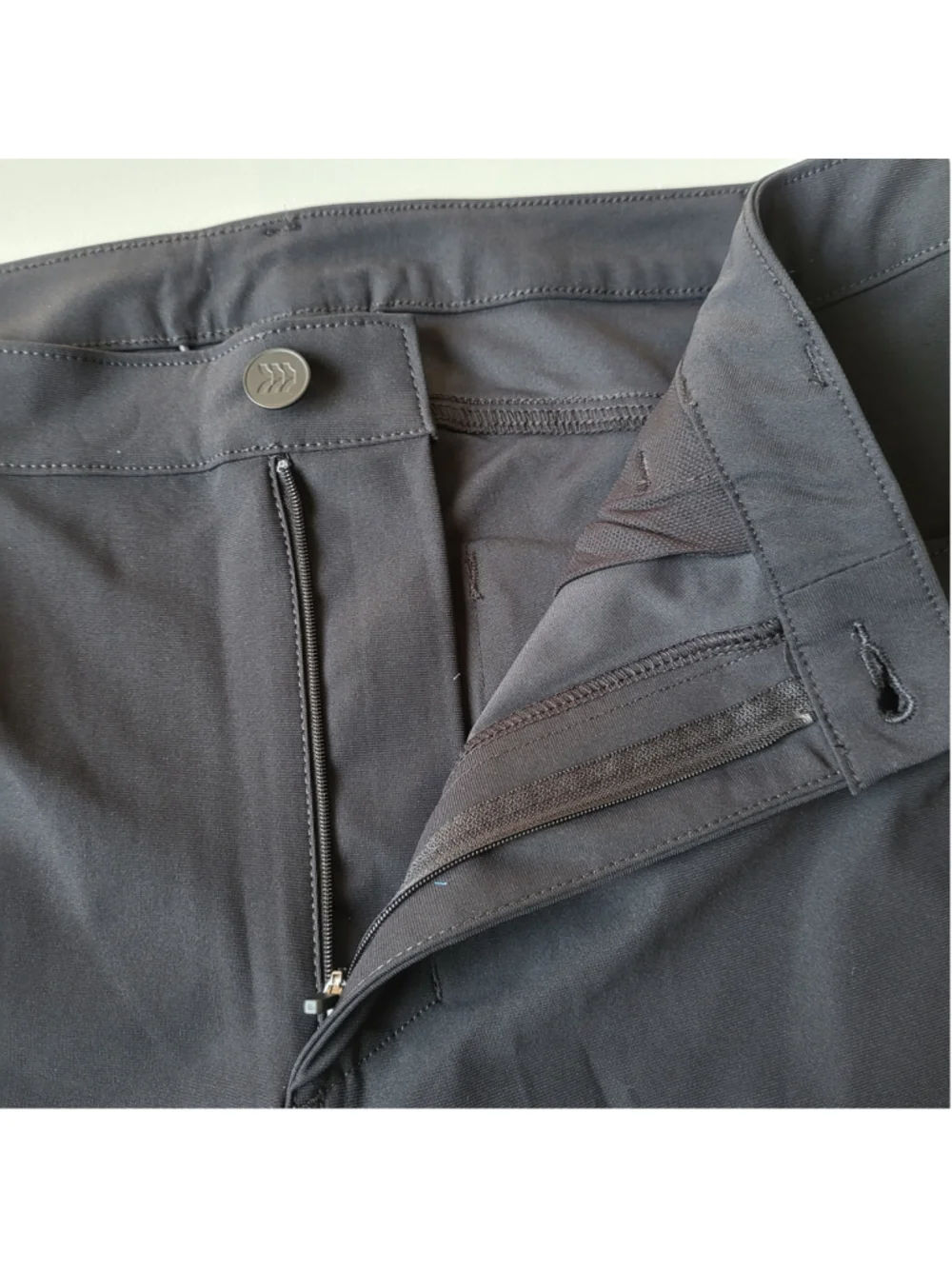 Men's All in Motion Stretchy Tapered Pants – Black – Size 32x34 – NWT